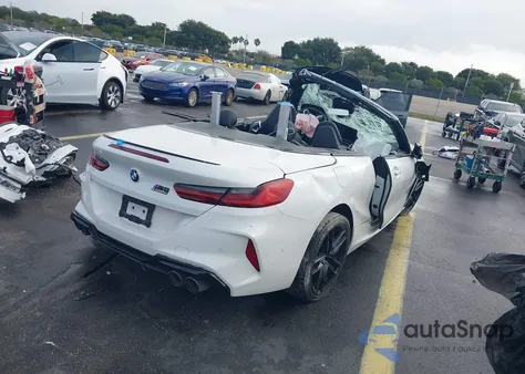 2024 BMW M8 Competition z USA, uszkodzony, nr VIN WBSDZ0C05RCP18148